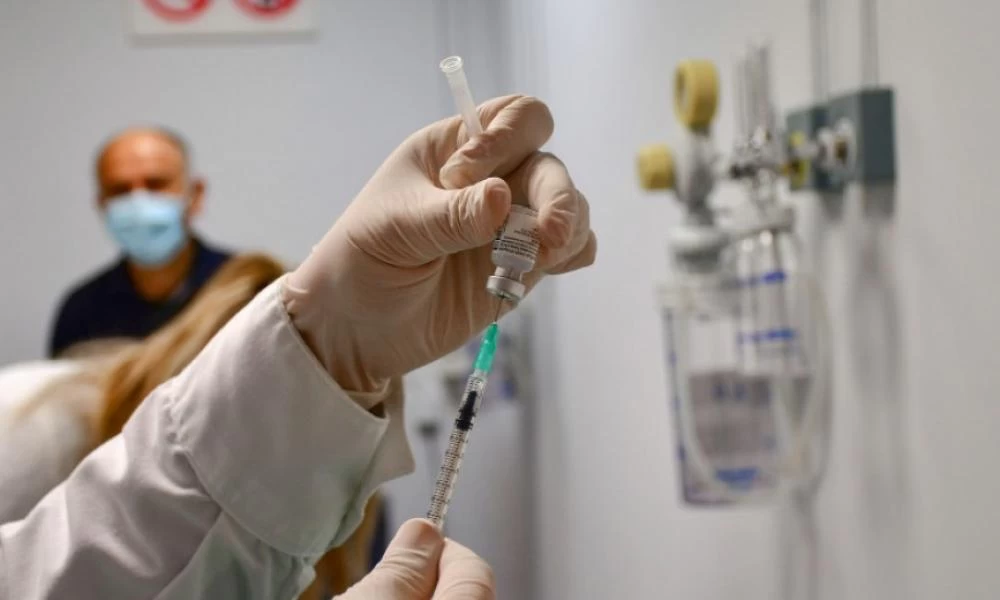 Θεσσαλονίκη: Νέες καταγγελίες για εκτός σειράς εμβολιασμούς